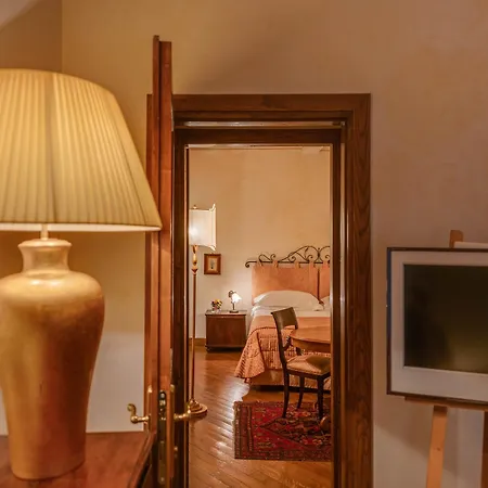 Residenza D'epoca In Piazza Della Signoria Bed & Breakfast 2*