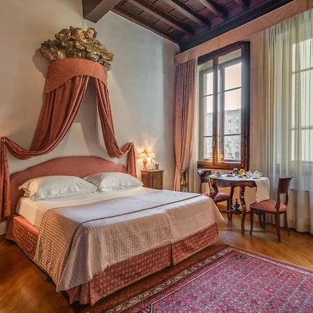 Bed & Breakfast Residenza D'epoca In Piazza Della Signoria 2*