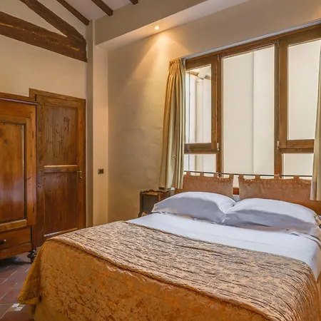 Residenza D'epoca In Piazza Della Signoria Bed & Breakfast 2*