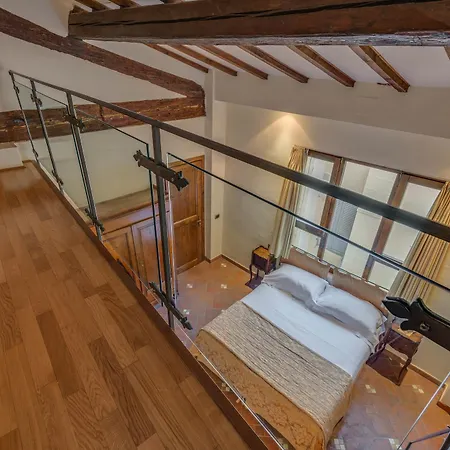 Bed & Breakfast Residenza D'epoca In Piazza Della Signoria 2*