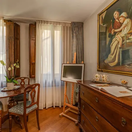 Bed & Breakfast Residenza D'epoca In Piazza Della Signoria 2*